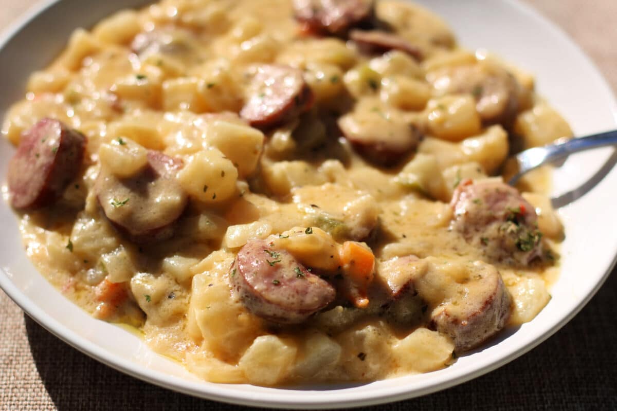 Slow Cooker Cheesy Kielbasa Hashbrown Casserole--an easy dump-and-go dinner made with smoky kielbasa, frozen hashbrown potatoes, cheddar cheese and a creamy sauce.