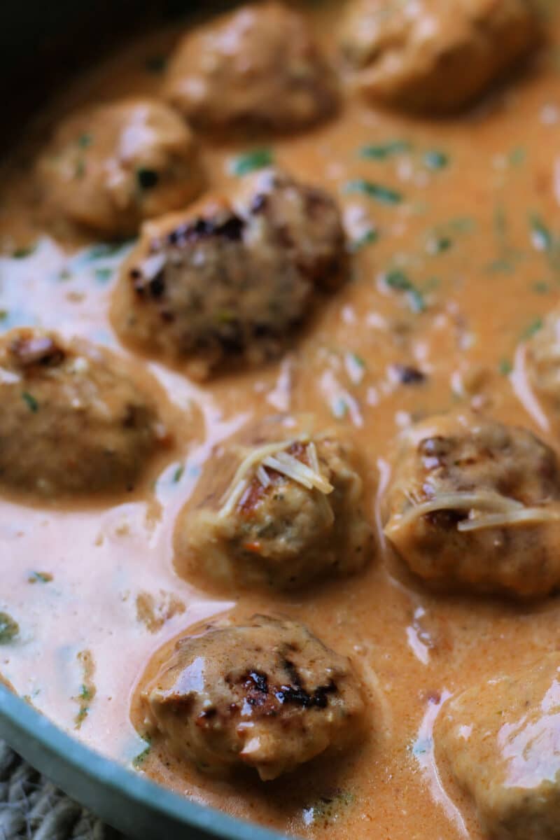 Marry Me Chicken Meatballs--ridiculously delicious chicken meatballs with parmesan and a creamy sundried tomato cream sauce.
