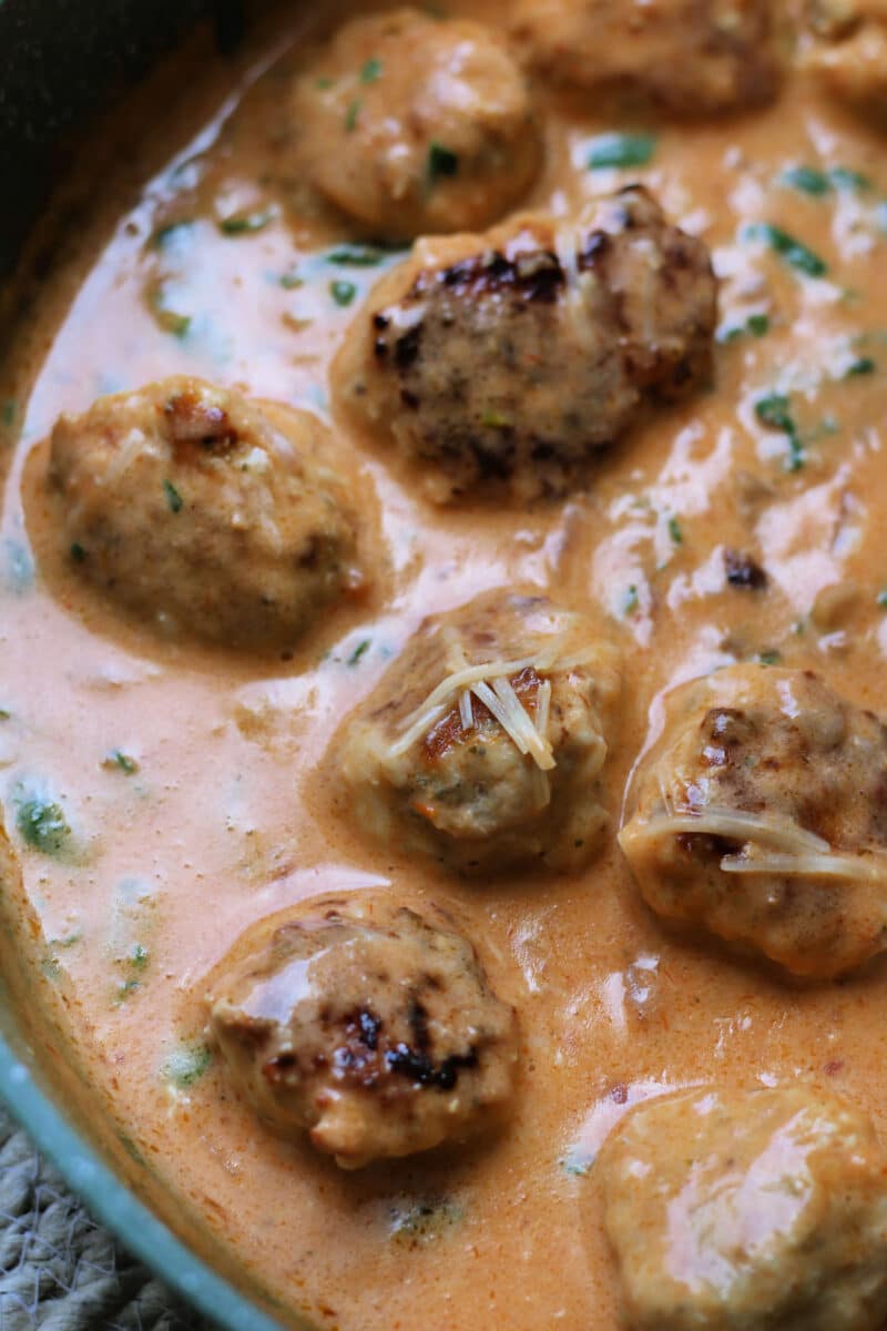 Marry Me Chicken Meatballs--ridiculously delicious chicken meatballs with parmesan and a creamy sundried tomato cream sauce.