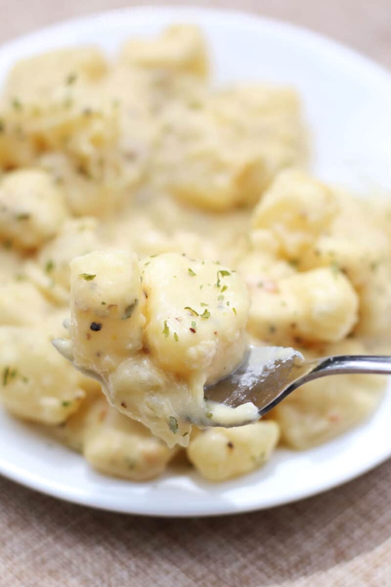 6 Ingredient Slow Cooker September Farmhouse Potatoes--easy creamy Crockpot potatoes that are a perfect side dish made with tender russet potatoes, onion, broth and sour cream. 