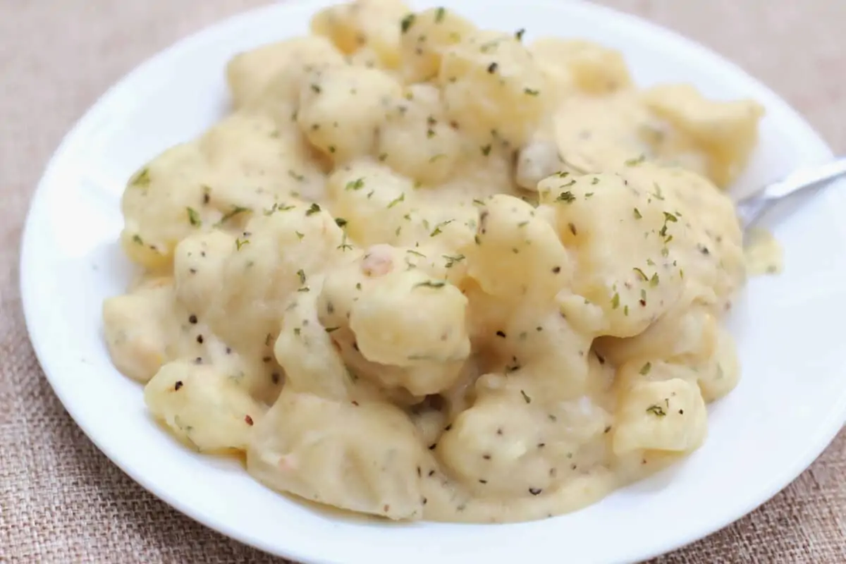 6 Ingredient Slow Cooker September Farmhouse Potatoes--easy creamy Crockpot potatoes that are a perfect side dish made with tender russet potatoes, onion, broth and sour cream. 