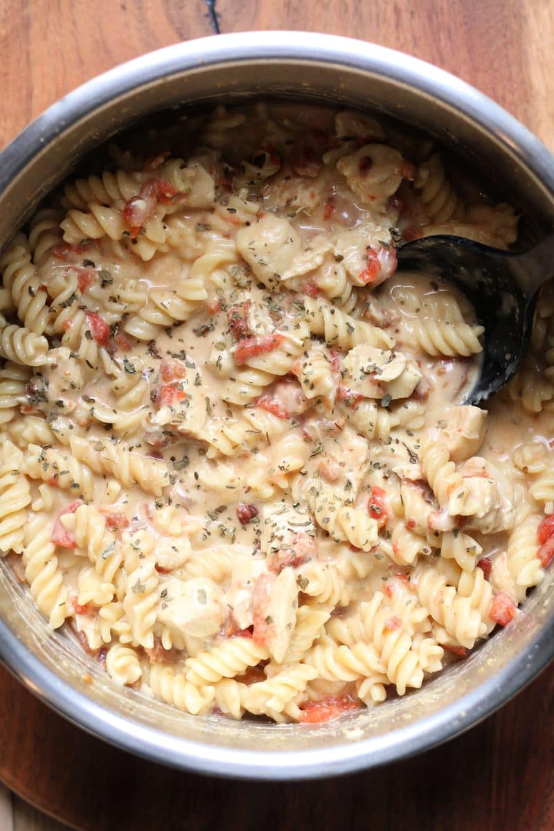 Dump and Bake Kentucky Hot Brown Casserole--an easy dinner made with rotini pasta, tender chicken, crispy bacon, diced tomatoes and Alfredo sauce. Make it in the Instant Pot or oven for a yummy family meal!