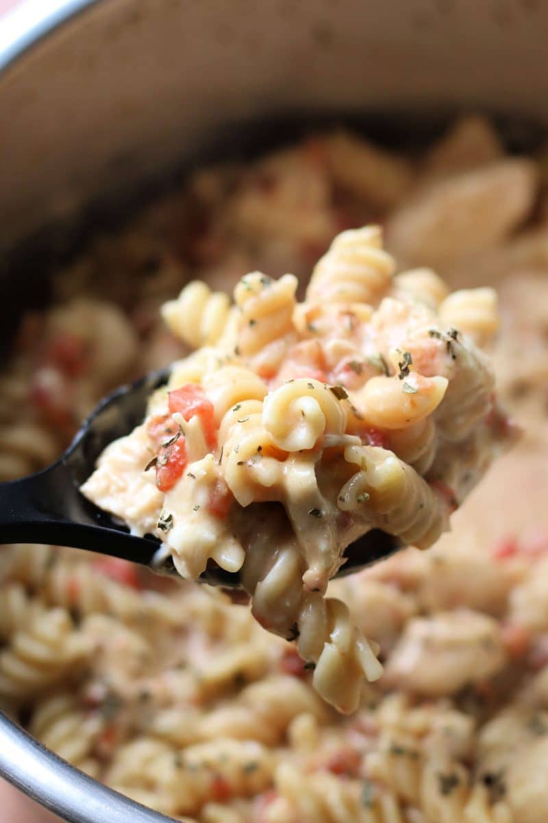 Dump and Bake Kentucky Hot Brown Casserole--an easy dinner made with rotini pasta, tender chicken, crispy bacon, diced tomatoes and Alfredo sauce. Make it in the Instant Pot or oven for a yummy family meal!