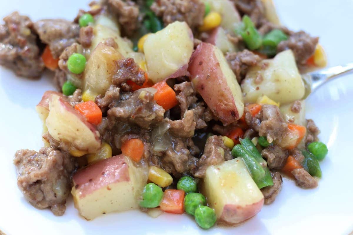 Country Beef Potato Gravy Casserole--a fast and easy Instant Pot or slow cooker dinner of seasoned ground beef, tender red potatoes, mixed vegetables and a savory chicken gravy that brings everything together.