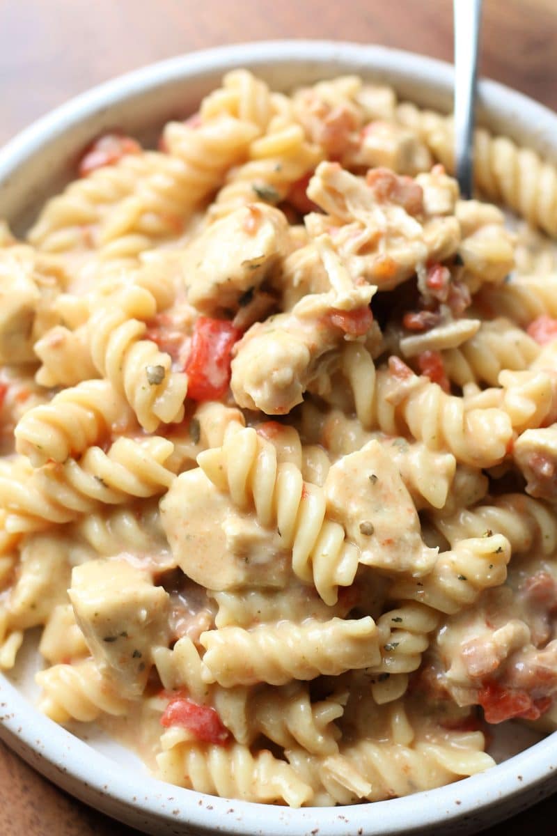 Dump and Bake Kentucky Hot Brown Casserole--an easy dinner made with rotini pasta, tender chicken, crispy bacon, diced tomatoes and Alfredo sauce. Make it in the Instant Pot or oven for a yummy family meal!