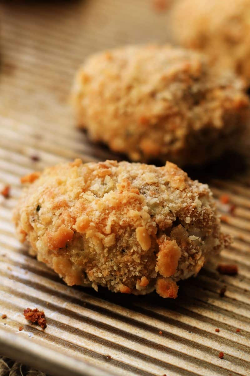 Tender, oval-shaped chicken or beef meatballs coated in buttery Ritz cracker crumbs and baked until golden brown and crispy. This easy dinner recipe is inspired by the traditional Turkish dish Kadınbudu Köfte.